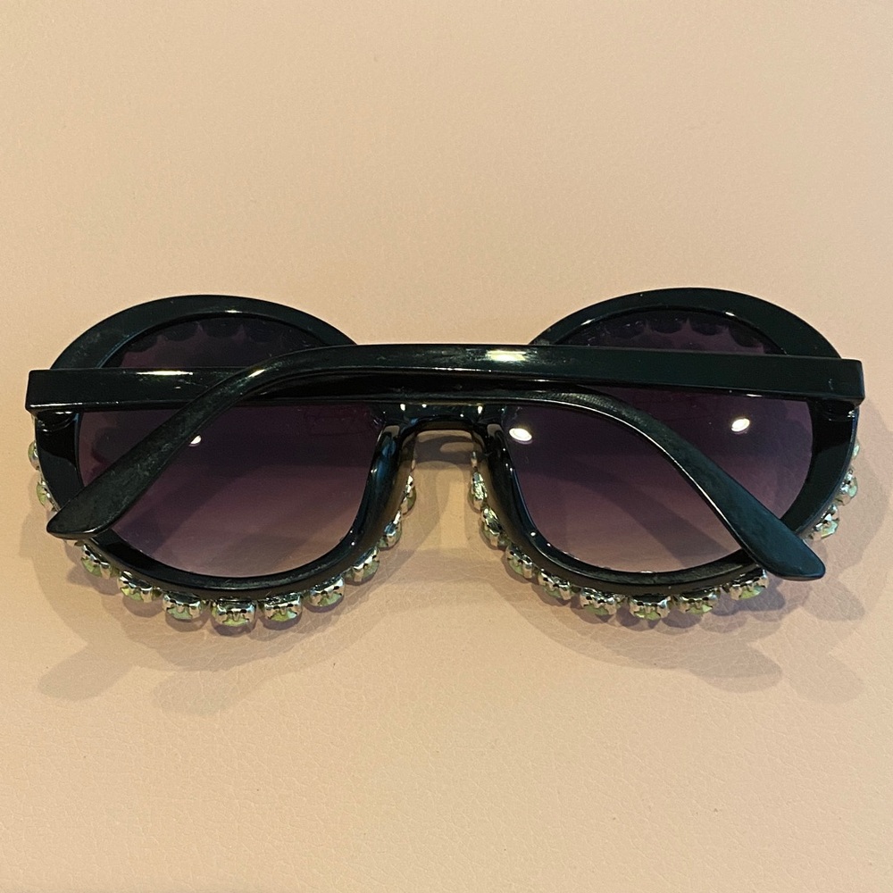 Elegant Black Crystal-Embellished Sunglasses - Picture 3 of 5